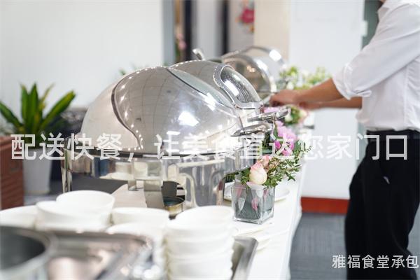 配送快餐，讓美食直達您家門口